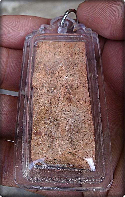 กรุพระนาดูนปี22สภาพสวย1องค์เนื้อหินยอดนิยมตัด12สวยเลี่ยมกันน้ำพร้อมบูชาเก่าถึงยุค1300-1800ปีเนื้อต้อ