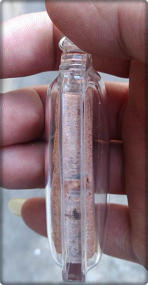 กรุพระนาดูนปี22สภาพสวย1องค์เนื้อหินยอดนิยมตัด12สวยเลี่ยมกันน้ำพร้อมบูชาเก่าถึงยุค1300-1800ปีเนื้อต้อ