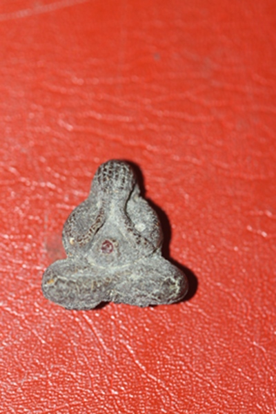 พระปิดตาฝังพลอย หลวงปู่คำพัน วัดธาตุมหาชัย จ.นครพนม 