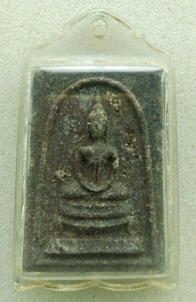 พระสมเด็จพิมพ์ขาโต๊ะเนื้อดำหลังยันต์ปี18สวยๆครับ