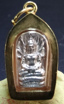 หลวงพ่อเกษม ปรกใบมะขามเนื้อเงิน เลื่ยมทองแท้ 75% ปี 2528