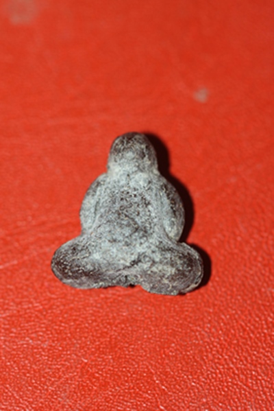  พระปิดตาฝังพลอย หลวงปู่คำพัน วัดธาตุมหาชัย จ.นครพนม 