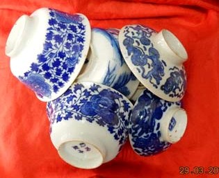 ถ้วยจีนเก่าโบราณ 4 ใบ  วัดใจเบาๆ