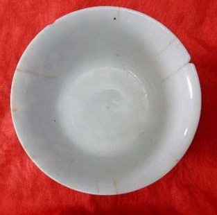 ถ้วยจีนเก่าโบราณ 4 ใบ  วัดใจเบาๆ