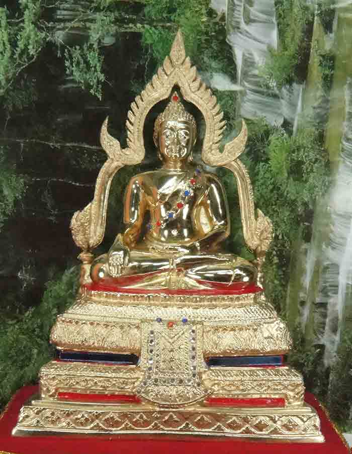 พระบูชาหลวงพ่อเพชร จ.พิจิตร ขนาดหน้าตัก 5 นิ้ว ฐานกว้าง 8.5 x 4.7 นิ้วเศษ สูง 11.5 นิ้ว เนื้อทองเหลื