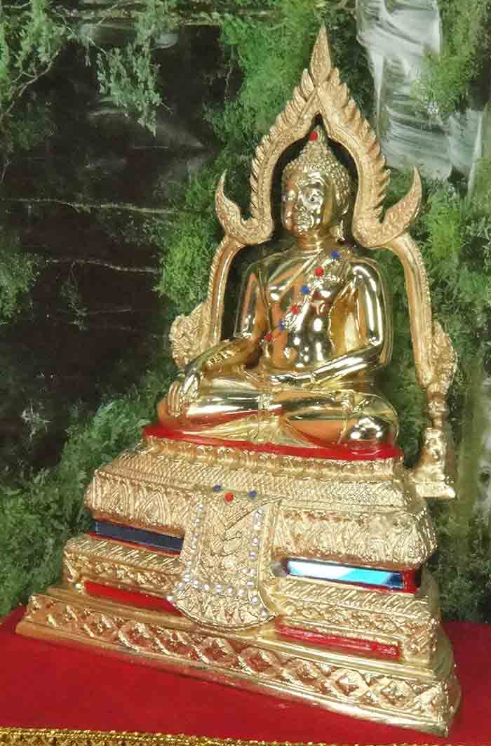 พระบูชาหลวงพ่อเพชร จ.พิจิตร ขนาดหน้าตัก 5 นิ้ว ฐานกว้าง 8.5 x 4.7 นิ้วเศษ สูง 11.5 นิ้ว เนื้อทองเหลื