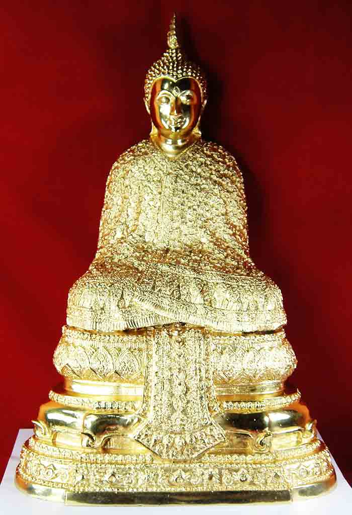 พระแก้วมรกต ทรงเครื่องฤดูหนาว เนื้อทองเหลืองขัดมัน ขนาดตั้งบูชาองค์ใหญ่ หน้าตัก 7 นิ้ว นิ้ว ฐานกว้าง