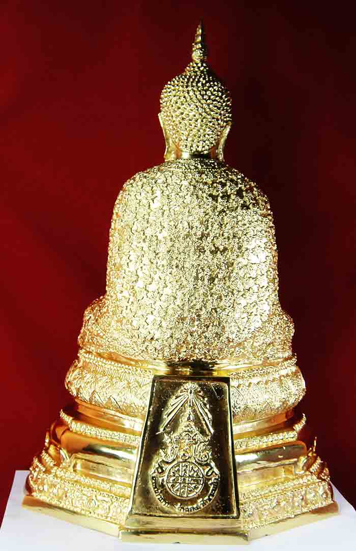 พระแก้วมรกต ทรงเครื่องฤดูหนาว เนื้อทองเหลืองขัดมัน ขนาดตั้งบูชาองค์ใหญ่ หน้าตัก 7 นิ้ว นิ้ว ฐานกว้าง