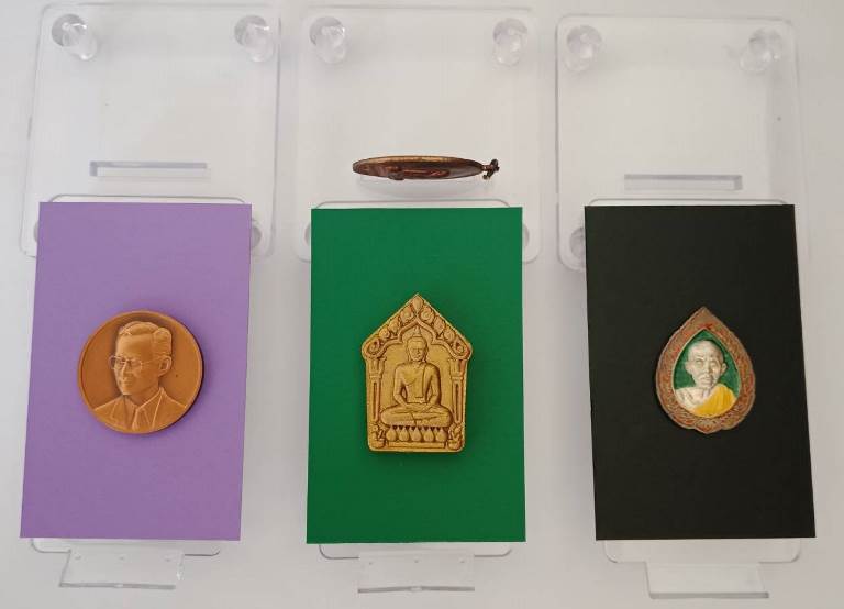 แผ่นใส อุปกรณ์ช่วยในการถ่ายภาพพระเครื่องประเภท เหรียญ พระเนื้อผง เนื้อดิน อื่ินๆ (เคาะเดียว)