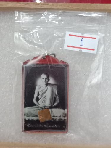 รูปถ่ายหลวงพ่อกวย หลังยันต์ตุ๊กตา  ออกที่วัดโฆษิตารามปี2558 