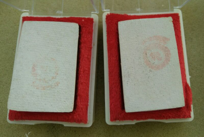 พระสมเด็จ9ชั้นวัดเกษไชโยรุ่นประวัติศาตร์ปี31หลังลายผ้า นิยมพร้อมกล่องครับ