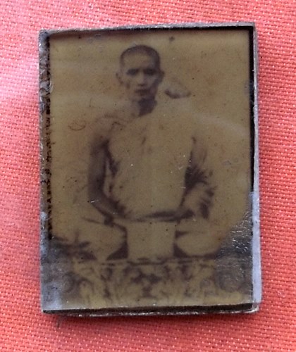 เริ่ม 10 บาท กับ รูปถ่ายพระเกจิ    …E988