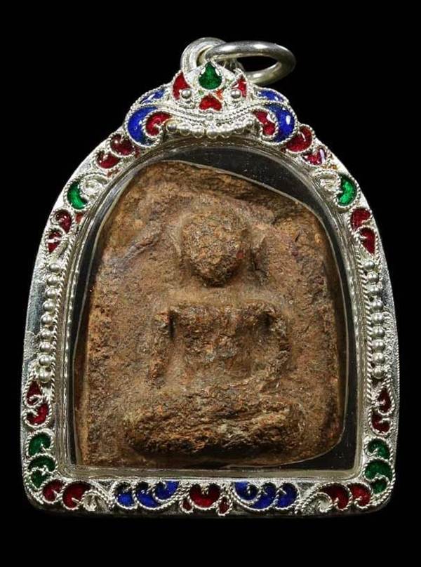 พระขุนแผน กรุวัดบ้านกร่าง พิมพ์หน้ากลม สภาพใช้เลี่ยมเงิน พร้อมบัตรรับรองพระแท้ครับ