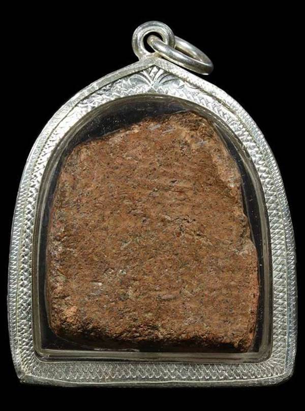 พระขุนแผน กรุวัดบ้านกร่าง พิมพ์หน้ากลม สภาพใช้เลี่ยมเงิน พร้อมบัตรรับรองพระแท้ครับ