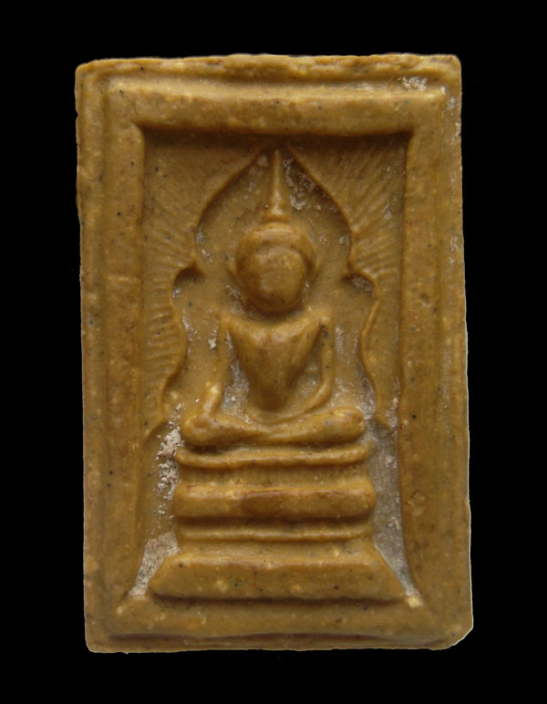 วัดใจครับ พระพิมพ์แหวกม่าน เนื้อผงน้ำมัน หลวงพ่อกวย สภาพเก็บในกล่องอย่างดี พระสวยครับ ขนาด2*3cm