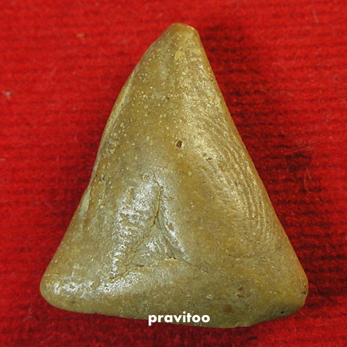 พระเนื้อผงน้ำมัน กรุวัดชนะสงคราม กรุงเทพมหานคร พ.ศ.๒๔๙๑ พิมพ์ ปางอุ้มบาตร..สวย