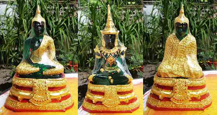 ***3 องค์ใหญ่***พระแก้วมรกต ทรงเครื่องฤดูฝน ฤดูร้อน  ฤดูหนาว เนื้อเรซิ่นเขียวใสมรกตประดับทอง ขนาดตั้