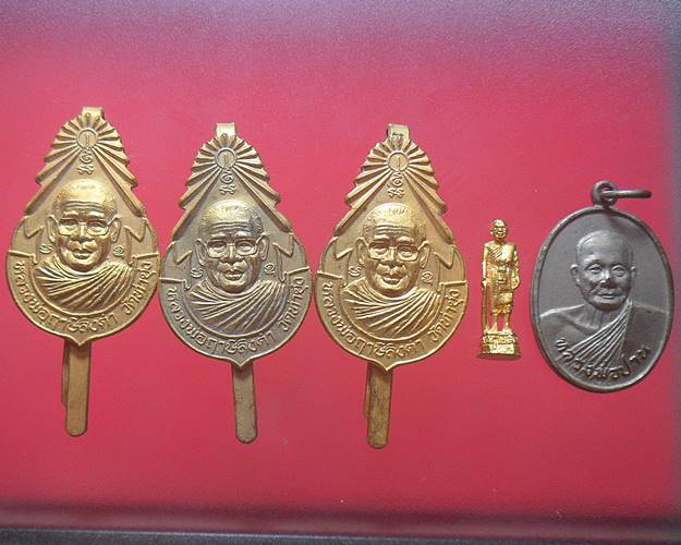 หลวงพ่อฤาษีลิงดำ วัดท่าซุง จ. อุทัยธานี 5องค์