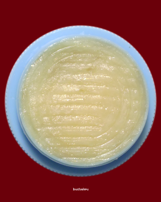 สีผึ้งสาริกาตลับพลาสติก (ตลับเติม) หลวงปู่หงษ์ พรหมปัญโญ สุสานทุ่งมน