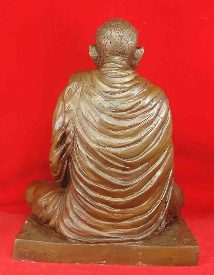 หลวงพ่อชา สุภัทโท วัดหนองป่าพง จ.อุบลราชธานี พระบูชาขนาด 7 นิ้ว เนื้อทองเหลืองรมน้ำตาล ผิวสวยเดิมๆ 