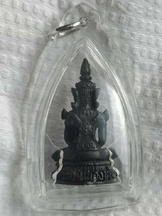 พระแก้วมรกตรุ่น 2 เนื้อเหล็กน้ำพี้ รุ่นรวยมั่นคง เลข 873