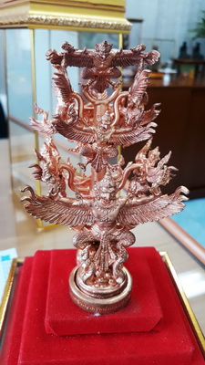 พญาครุฑ รุ่น บังเกิดทรัพย์ วัดครุฑธาราม ครุฑช่อ เนื้อตริยะโลหะแดงสัมฤทธิ์ผล มหาอำนาจอนันตทรัพย์ 