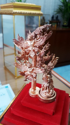 พญาครุฑ รุ่น บังเกิดทรัพย์ วัดครุฑธาราม ครุฑช่อ เนื้อตริยะโลหะแดงสัมฤทธิ์ผล มหาอำนาจอนันตทรัพย์ 