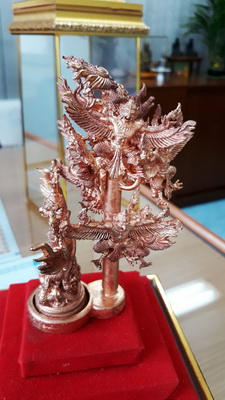พญาครุฑ รุ่น บังเกิดทรัพย์ วัดครุฑธาราม ครุฑช่อ เนื้อตริยะโลหะแดงสัมฤทธิ์ผล มหาอำนาจอนันตทรัพย์ 