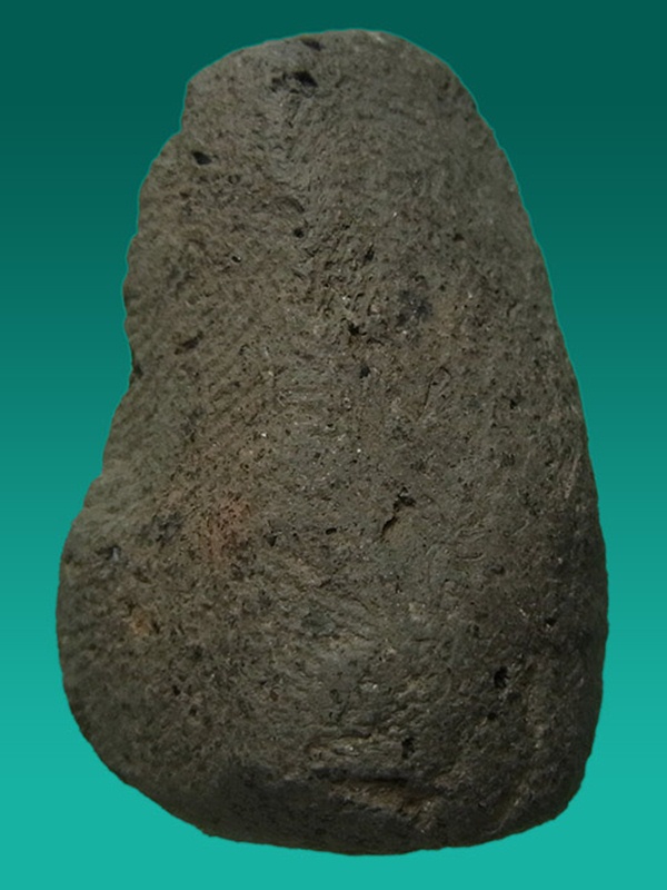 พระกลีบบัว กรุวัดสะแก เนื้อสีดำ พอสวย