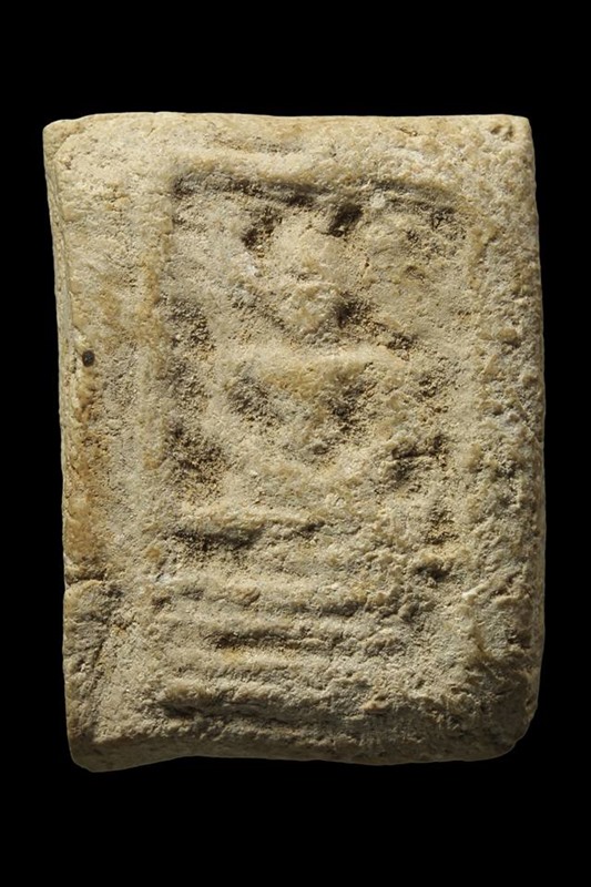 พระผงน้ำมัน พิมพ์คะแนน (พิมพ์สังกัจจายน์) ปีพ.ศ. 2491 วัดชนะสงคราม กรุงเทพฯ