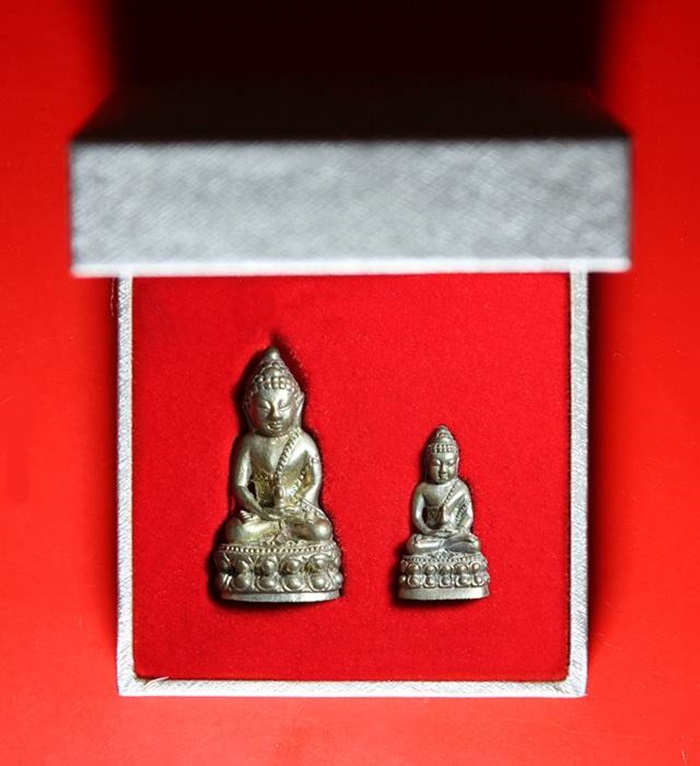 พระกริ่ง + พระชัยวัฒน์ " ปวโร " 84 พรรษา สมเด็จพระญาณสังวรฯ วัดบวรนิเวศน์วิหาร เนื้อนวโลหะ ปี2540