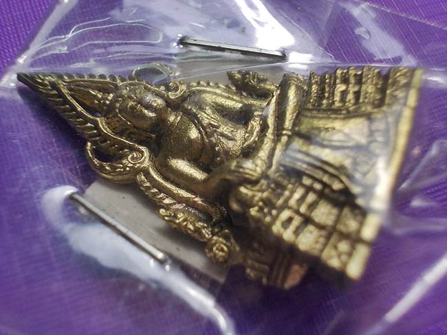 พระพุทธชินราช รุ่นปิดทอง ปี 2547 พิมพ์ใหญ่ เนื้อขันลงหิน(สัมฤทธิ์) หมายเลข 1959