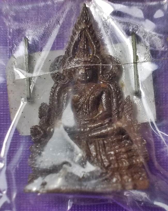 พระพุทธชินราช รุ่นปิดทอง ปี 2547 พิมพ์กลาง เนื้อเหล็กน้ำพี้