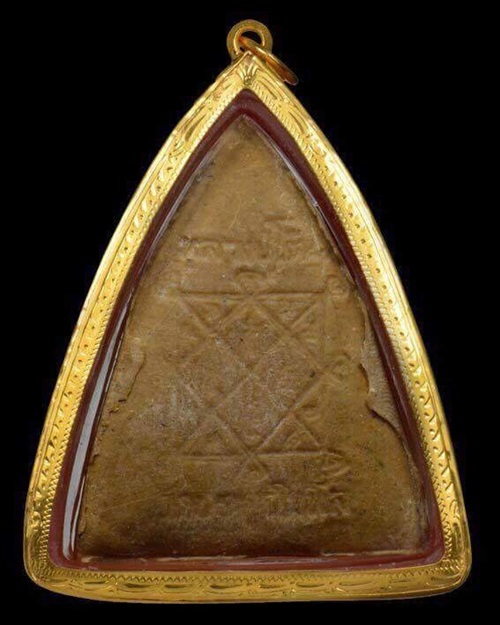 ปี 2521 พระประธาน พิมพ์กลีบบัว หลังยันต์ตรีนิสิงเห หลวงปู่โต๊ะ วัดประดู่ฉิมพลี กทม.เลี่ยมทอง