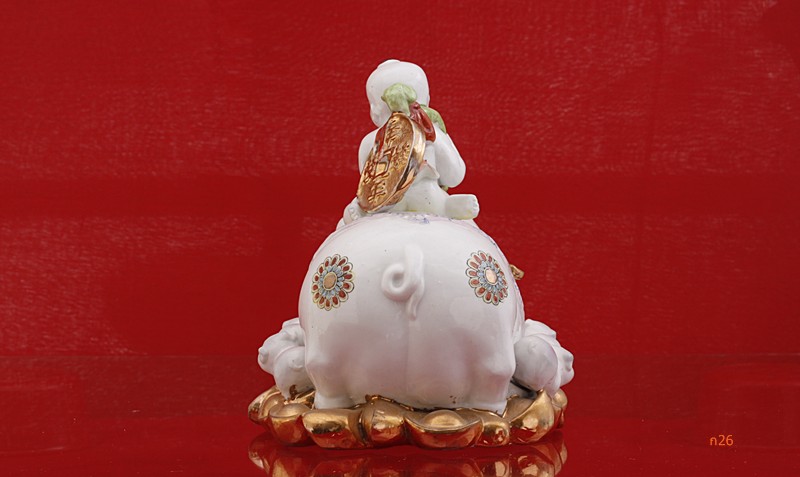 ตุ๊กตาเด็กขี่หมู กองทองคำ ของเมืองจีน