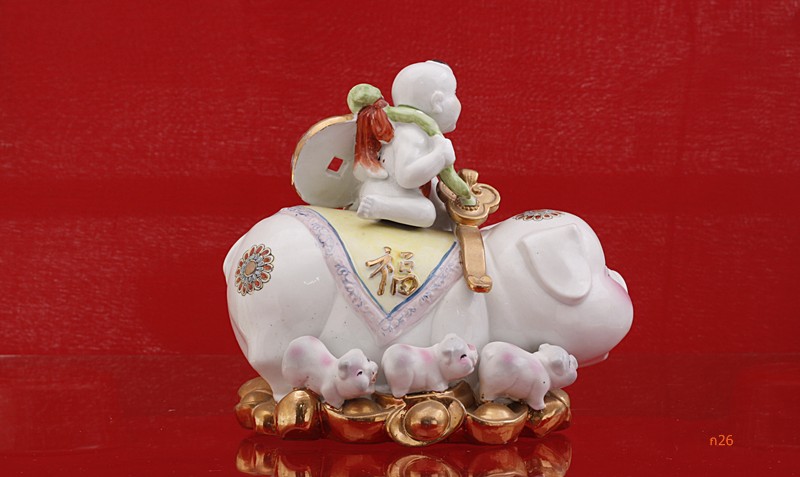 ตุ๊กตาเด็กขี่หมู กองทองคำ ของเมืองจีน