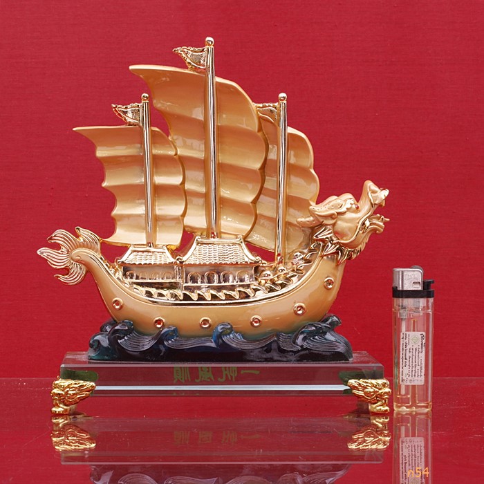 เรือใบหัวมังกร