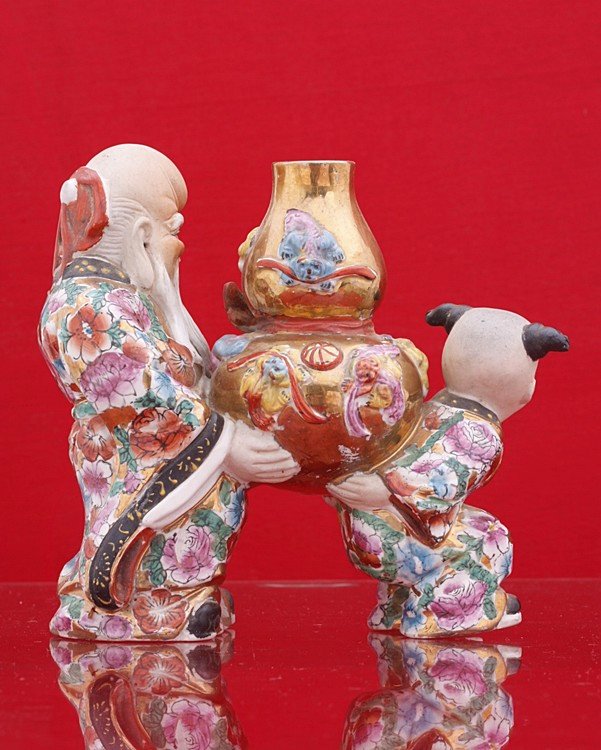 เทพเจ้าซิ่วอัญเชิญน้ำเต้าทอง