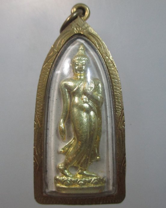 ๒๐ พระลีลาเนื้อผง รุ่น๑ วัดไตรมิตร  กทม ปิดทอง
