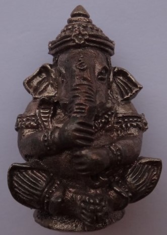 รูปหล่อลอยองค์ พระพิฆเนศ ไหว้ครู51 วัดถลุงทอง 2องค์ พร้อมกล่อง เคาะเดียว