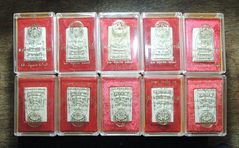 พระสมเด็จ122ปี วัดระฆัง ปี2537 พิมพ์ใหญ่นิยม ด้านหลังปั้มตรายาง พร้อมกล่องเดิม