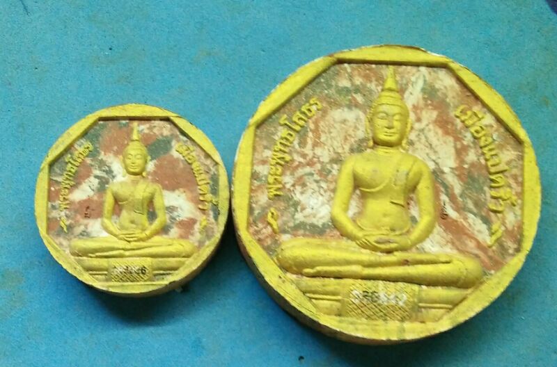 พระผงหลวงพ่อโสธร รุ่นทองประทานสวยๆ2องค์พร้อมกล่องครับ