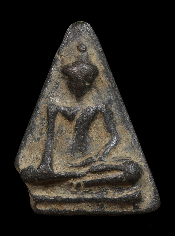 พระนางกำแพงพิมพ์ตื้นเนื้อดิน ครับ