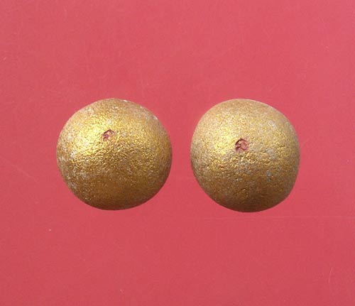 ลูกอมเมตตามหานิยม (ผสมผงพรายกุมาร เนื้อว่านดอกทอง) โค๊ตนะ ปี 2554 ปลุกเสกโดยหลวงพ่อสาครวัดหนองกรับคร