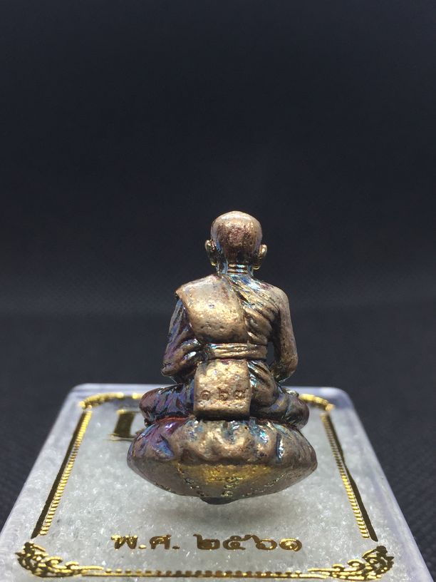 รูปหล่อฐานภูเขา รุ่น เศรษฐี หลวงปู่บุญมา จ.ปราจีนบุรี เนื้อนวะ