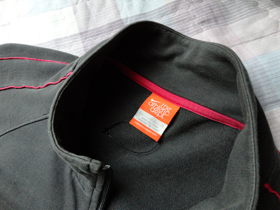 แจกเกด NIKE ของแท้ แขนเส้นคู่