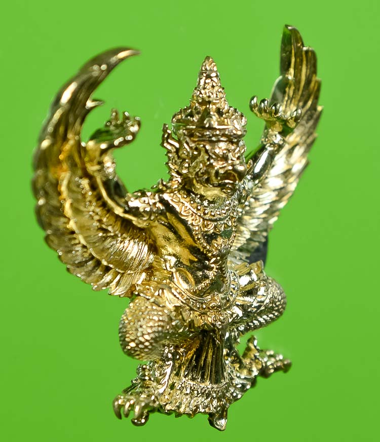 **พญาครุฑ รุ่นแรก หลวงปู่สอ ขันติโก วัดโพธิ์ศรี รวมมหาเศรษฐี เนื่้อทองนพคุณ เคาะเดียวแดง**