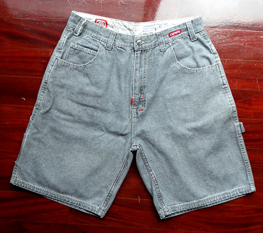 ยีนส์ขาสั้น ecko ของแท้ สีเทาโทนสว่าง แบรนด์ดังตราแรด 