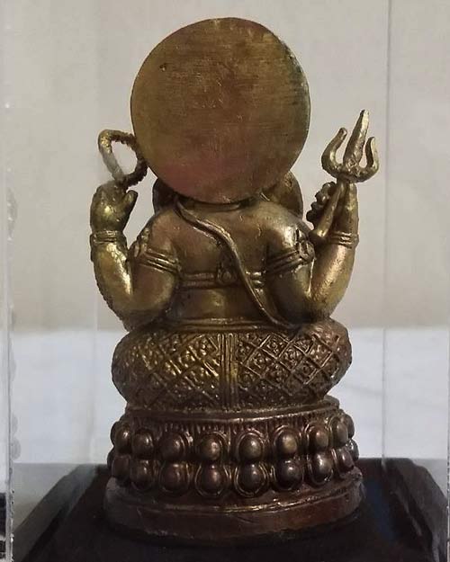 องค์บูชา พระพิฆเนศ เนื้อโลหะผิวสีน้ำผึ้ง พร้อมครอบแก้ว ขนาดหน้าตัก 2 นิ้ว