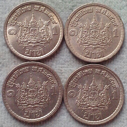 เหรียญ 1 บาท เสด็จนิว้ตพระนคร พ.ศ.๒๕๐๔ และเหรียญ พระชนมายุครบ 3 รอบ ร.9 พ.ศ.๒๕๐๖ รวม 8 เหรียญ